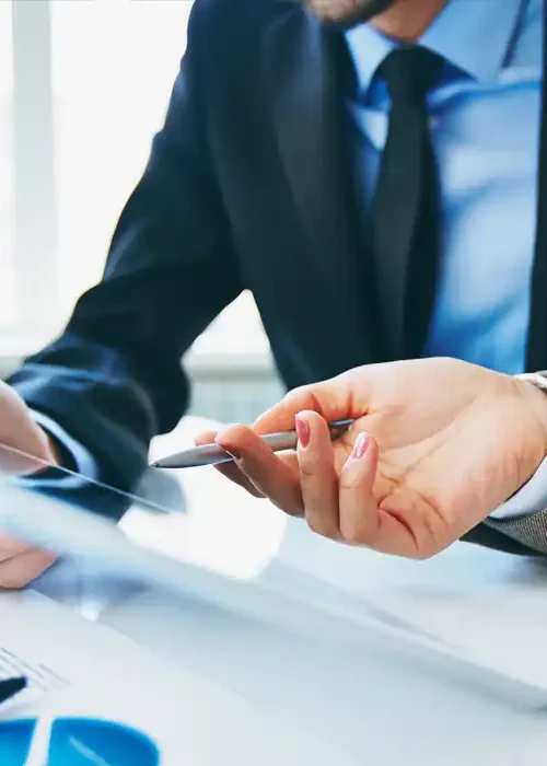 Business lawyer explaining how to close a business in Florida